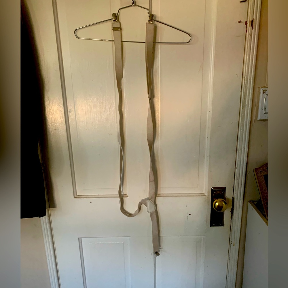 Creme suspenders